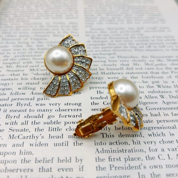 Butler Vintage 1960s clip-on earrings, oversized faux pearl & rhinestones - Picture 7 of 12